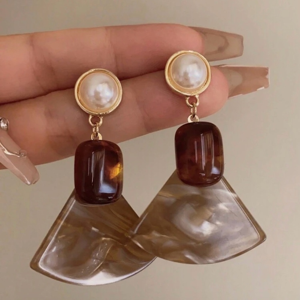 Elegant Gold and Brown Dangle Earrings